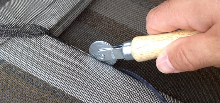 metal screen door repair in Nuevo